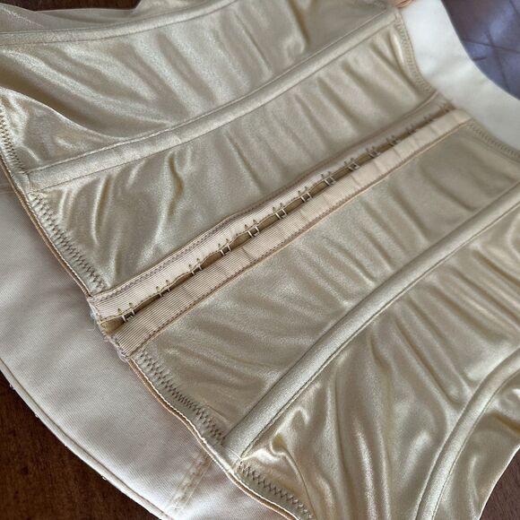 On Gossamer Gold Satin Corset Cami Top M Lingerie Diamond Quilted Cupped PinUp - Picture 5 of 16